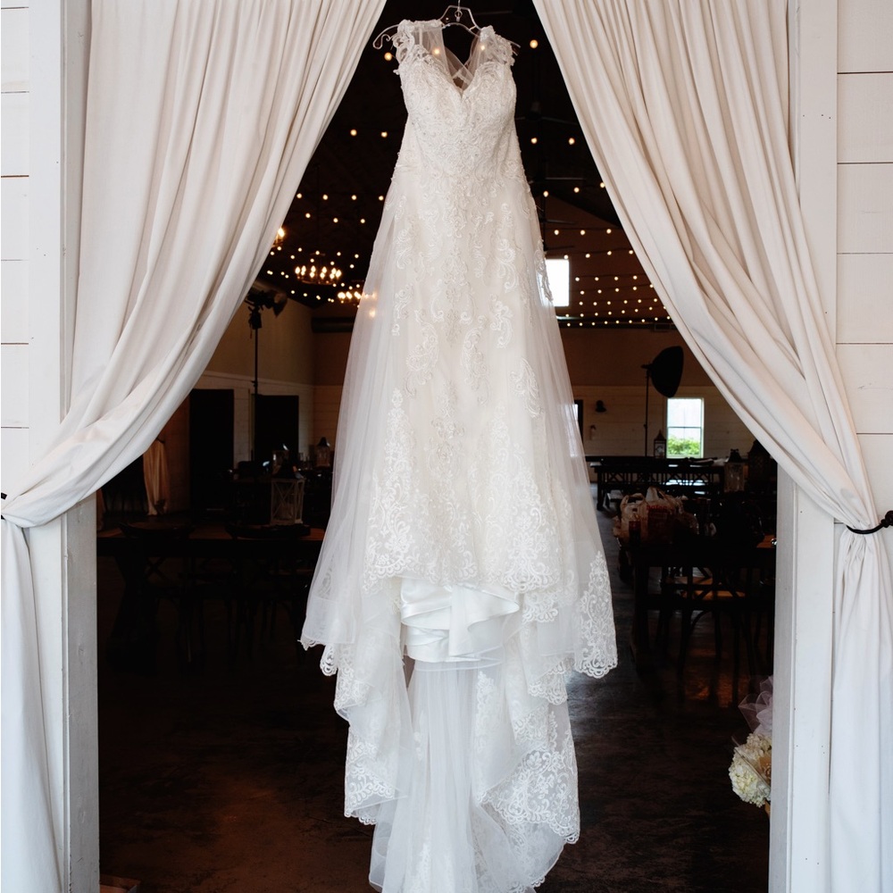 Elegant White Lace Wedding Dress